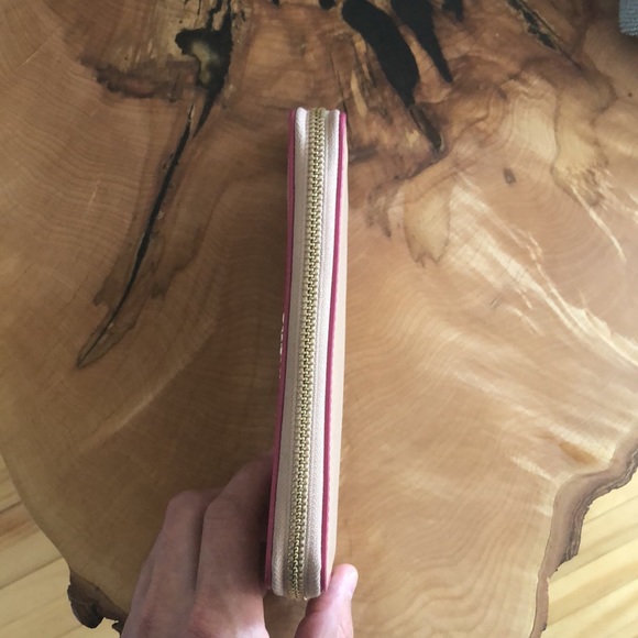 Beautiful Coach Wallet - Picture 3 of 6